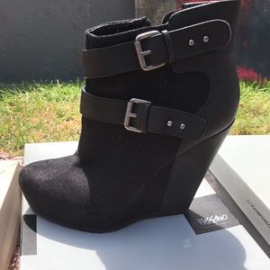 Ankle wedge boots